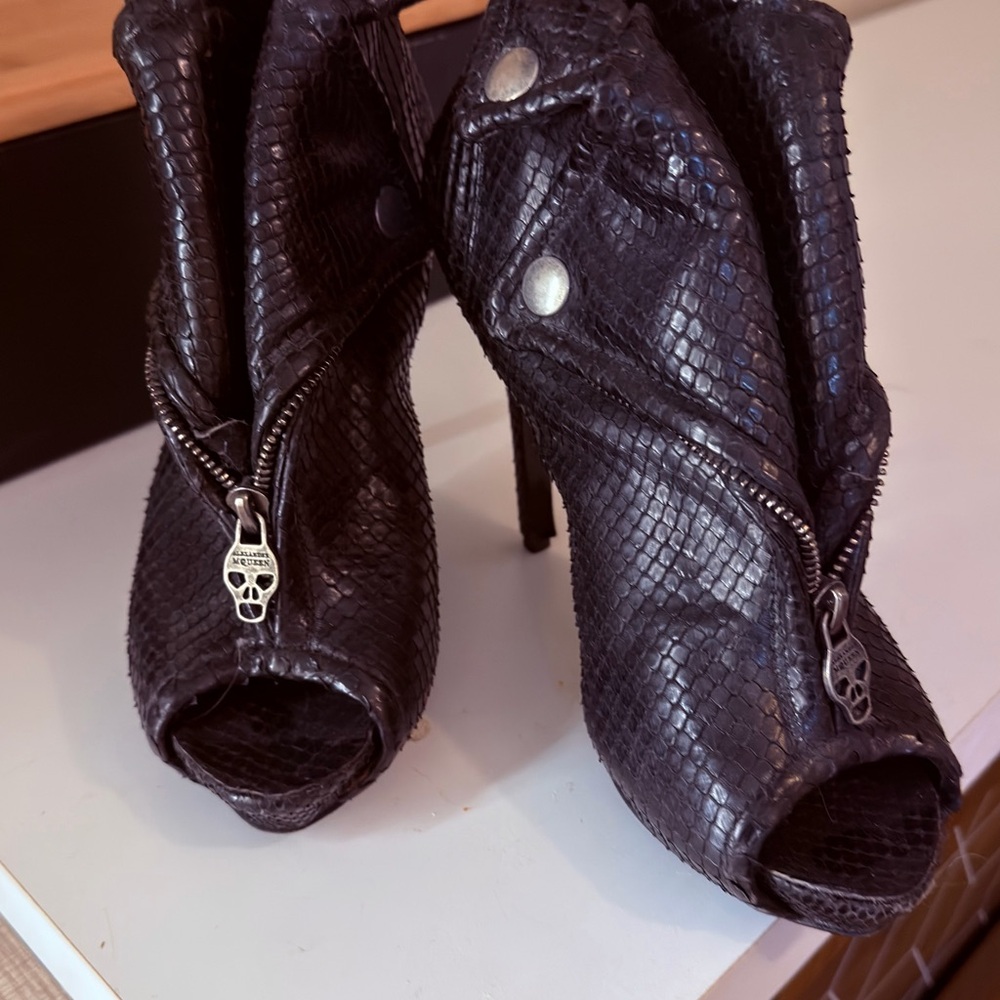 Alexander McQueen Embossed Snakeskin Leather Booties